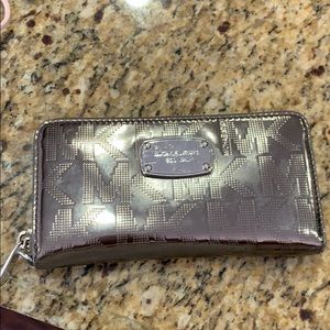MICHAEL KORS SILVER WALLET!!!